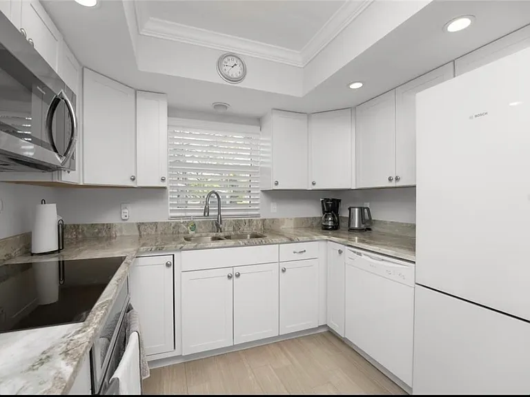 150 Englewood Isles Pkwy #204 — Photo 13