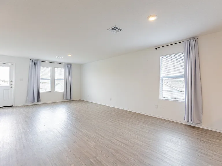 31708 Ambrose St — Photo 9