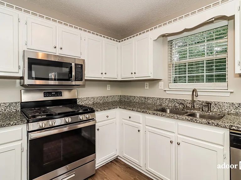 96 Seals Dr — Photo 3