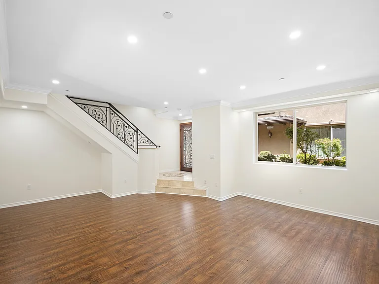 345 W Loraine St #3 — Photo 8