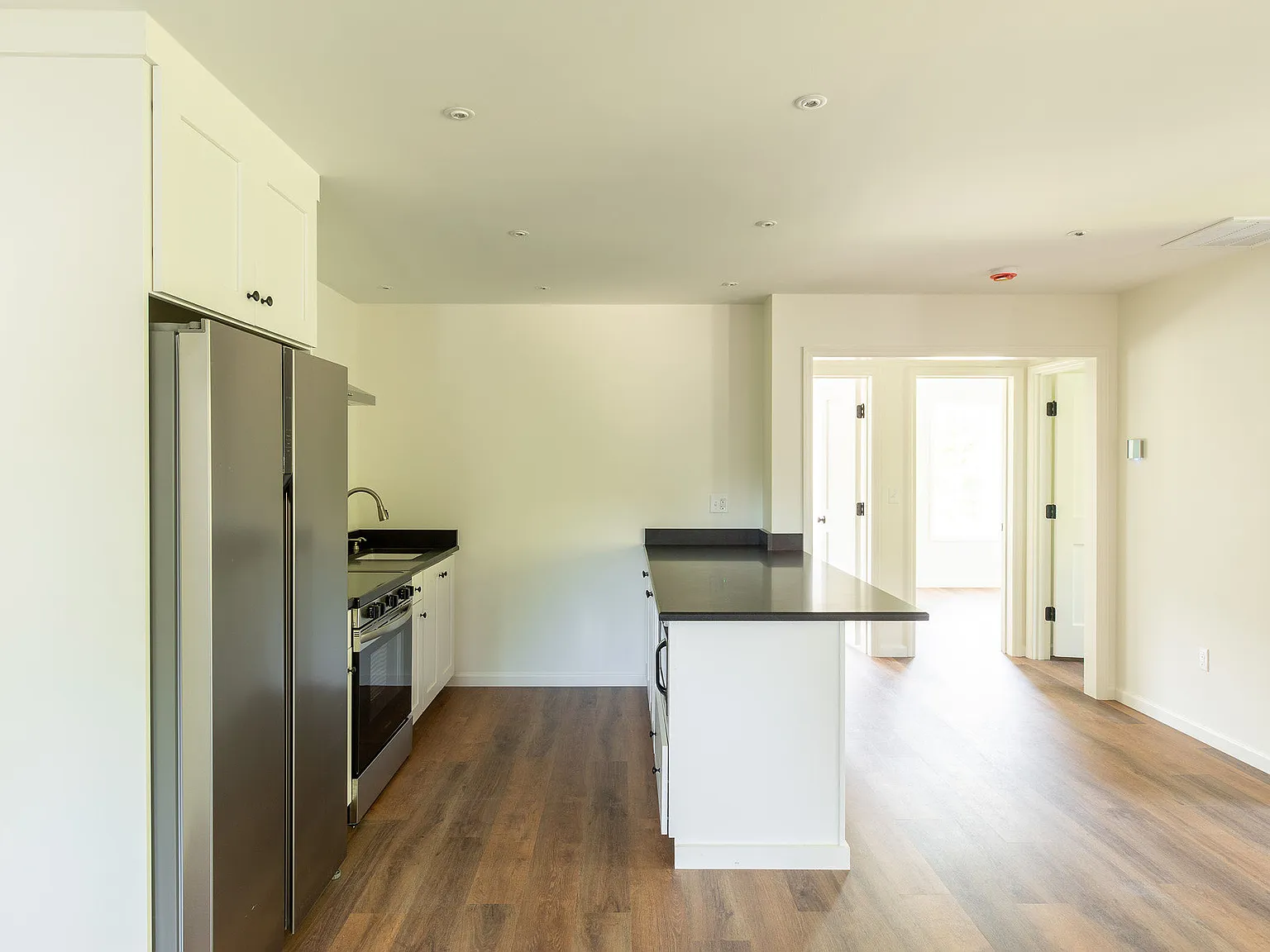 1 bed, 900 sqft, $2,250 — Photo 3