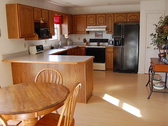 Spacious kitchen and dining room area