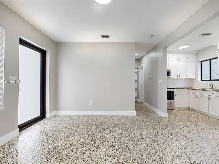 101 W 11th St #1 — Photo 12