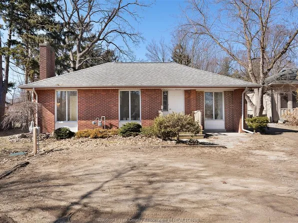 132 Division St N, Kingsville, ON N9Y 1E4