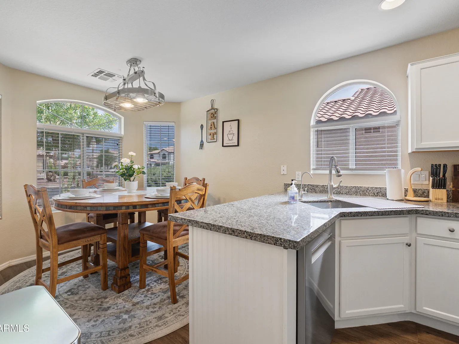 3 bed, 2.0 bath, 1433 sqft, $2,350 — Photo 3