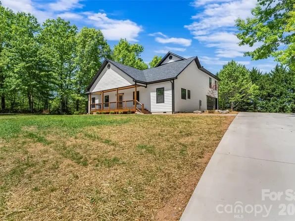 438 Plantation Dr, Marion, NC 28752