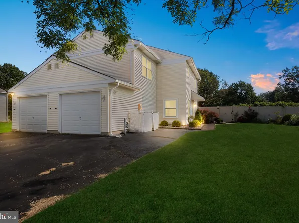 37 Spyglass Ct, Hightstown, NJ 08520