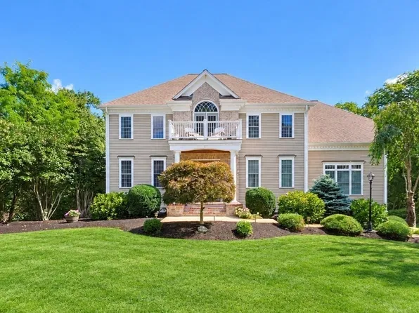 1 Bridle Path, Plainville, MA 02762