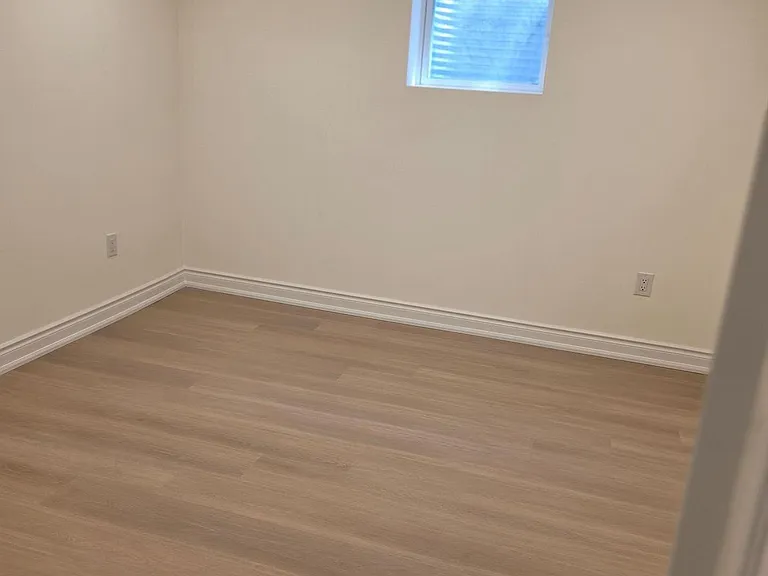 15 Pipers Green Ave #FULL BSMNT — Photo 10
