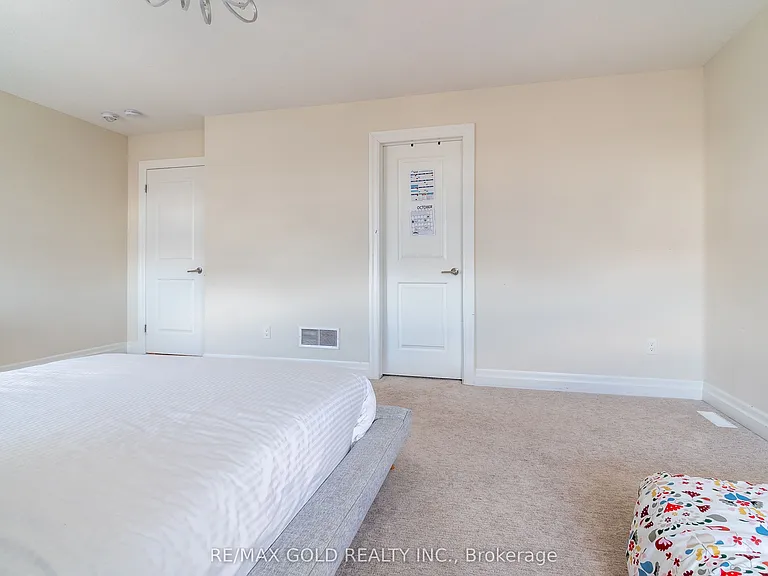 2591 Sheffield Blvd — Photo 23