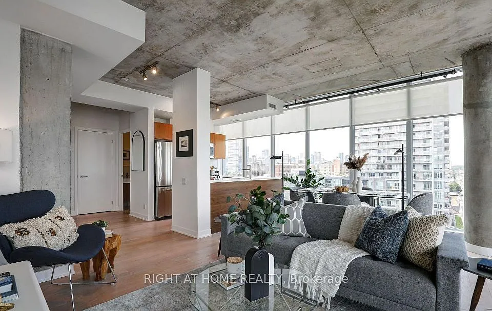 318 King St E #1305