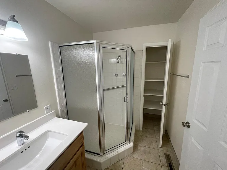 1645 E Parkway Ave — Photo 12
