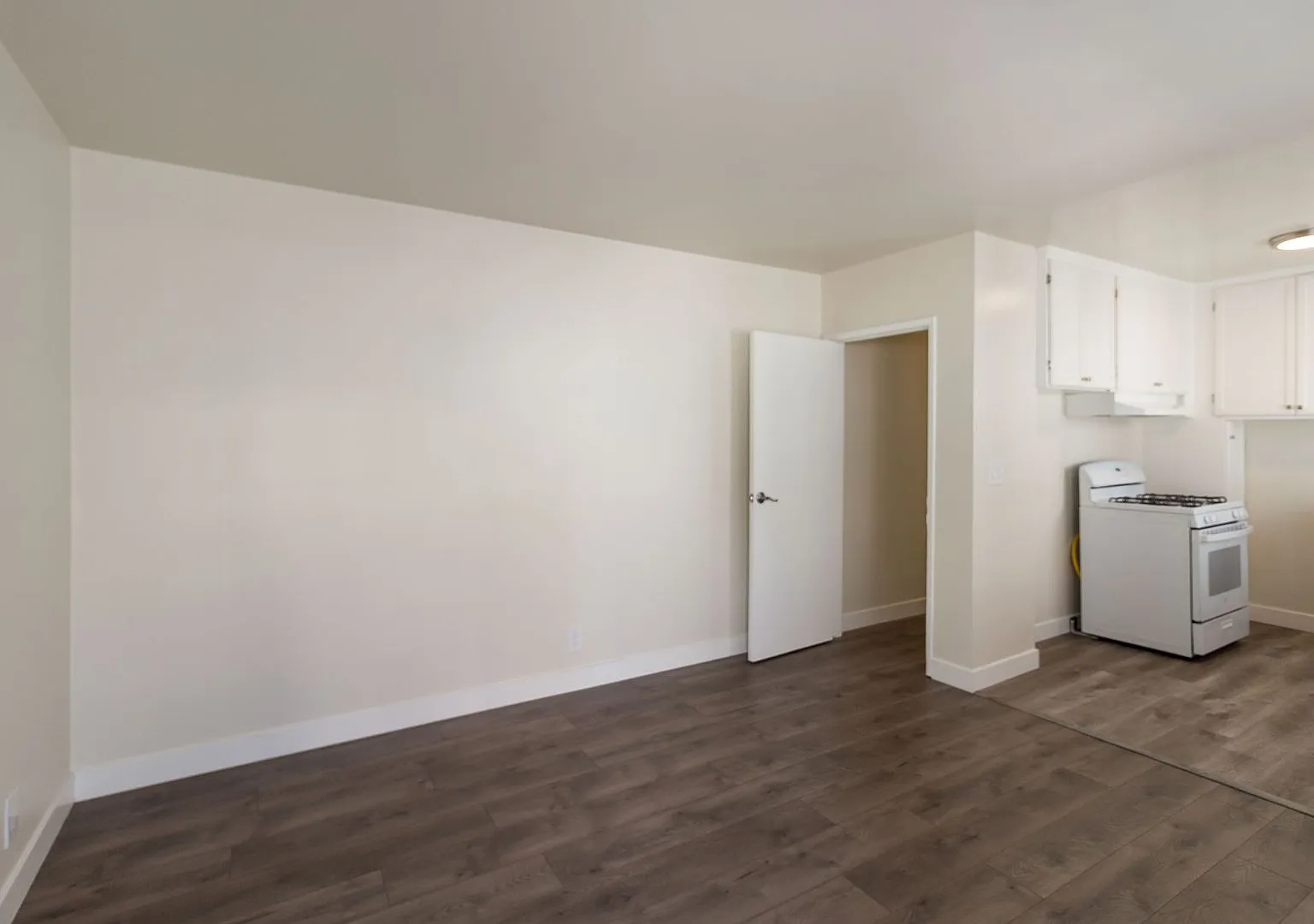 425 W Garfield Ave — Photo 3
