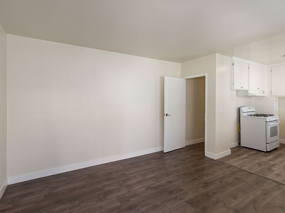 3rd image of 425 W Garfield Ave #G