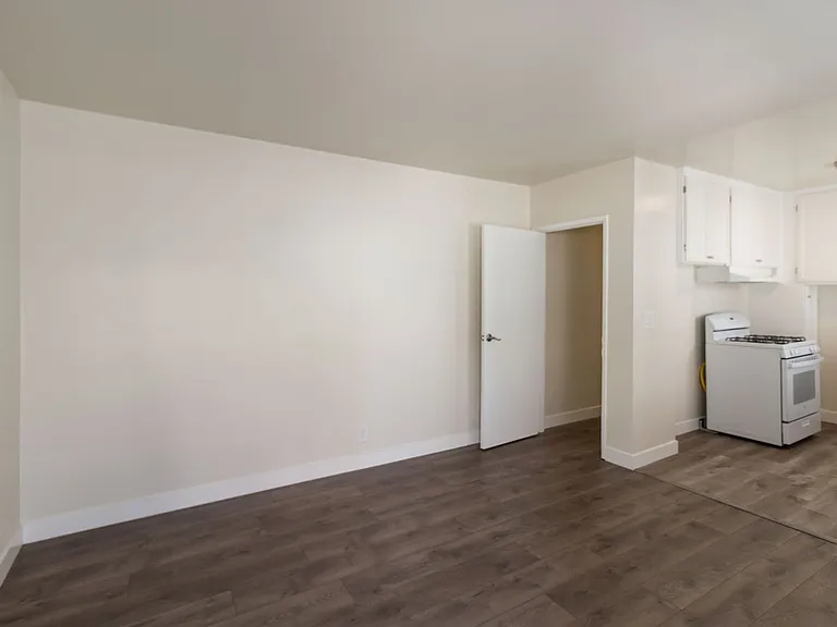 425 W Garfield Ave — Photo 3