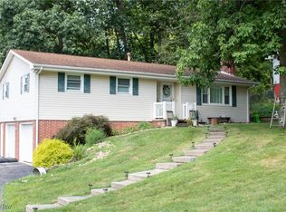 975 Blossom Ln, Zanesville, OH 43701