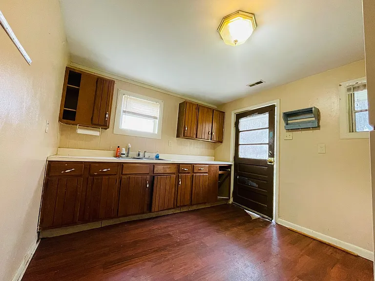 1431 N Oard Rd — Photo 2