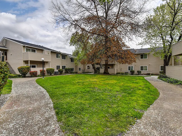 Pepperwood Knoll Apartments — Photo 16