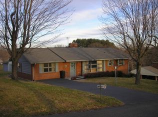 1709 E Gate Rd, Pulaski, VA 24301