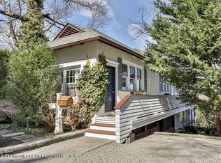 40 Hill Rd, Atlantic Highlands, NJ 07716