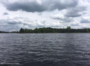 715 Clearview Dr, Long Pond, PA 18334