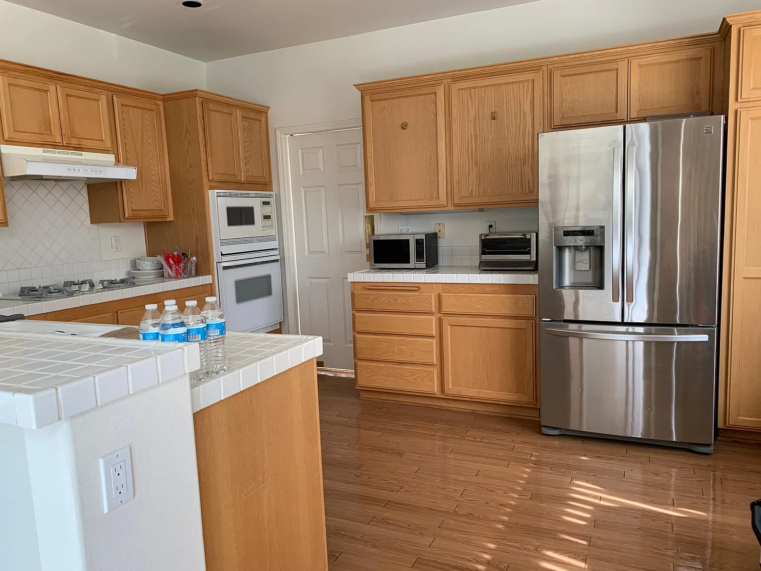 4 bed, 2568 sqft, $4,950 — Photo 3