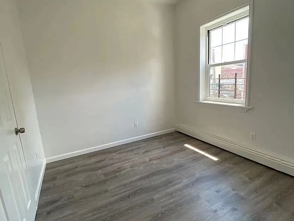 5th image of 1981 Belmont Ave #2