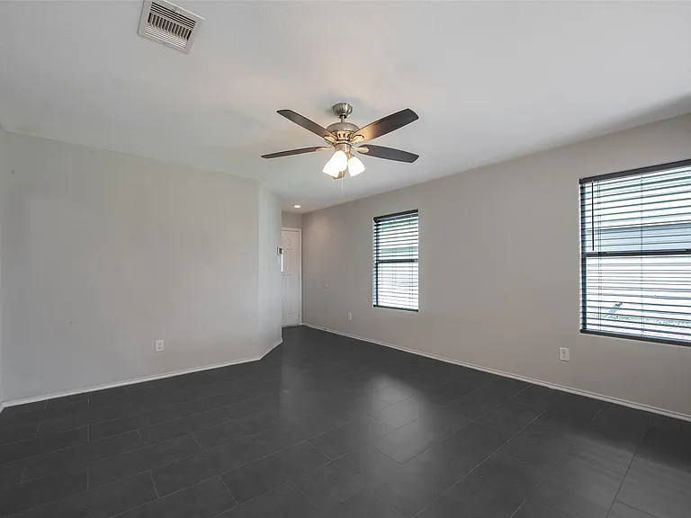 7939 Yaupon View Dr — Photo 3