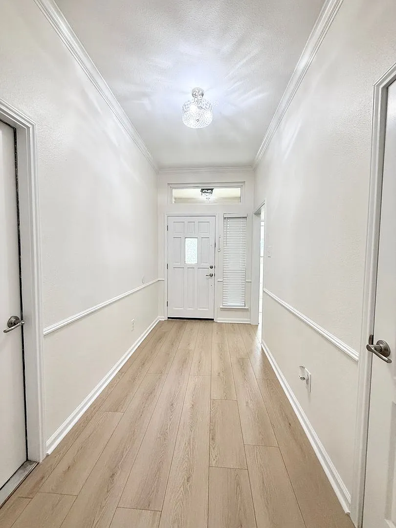 Beautifully Updated 3/2/2 in Plantation Village in Lake Jackson ! — Photo 2