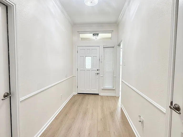 236 Almond Dr — Photo 2