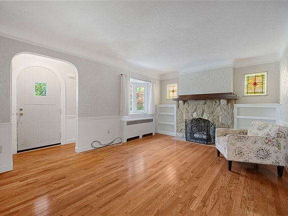 4th image of 329 Questend Ave