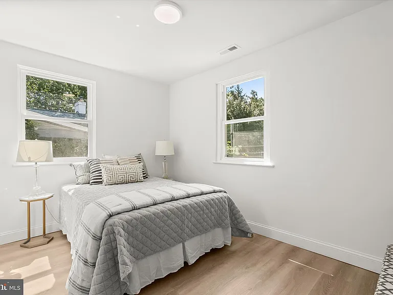 402 Elm Ave — Photo 11