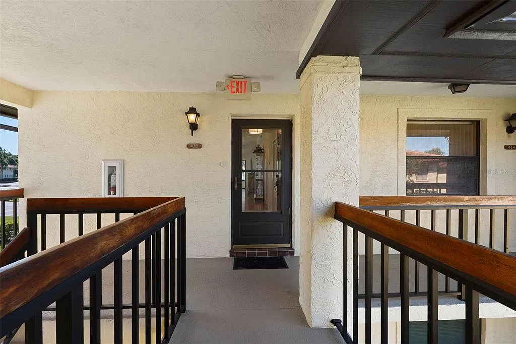 2 bed, 2.0 bath, 1040 sqft, $2,200 — Photo 2