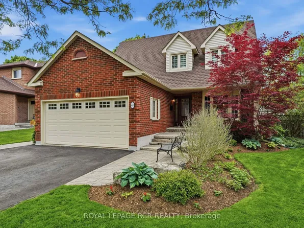 40 Moffat Cres, Aurora, ON L4G 4Z9