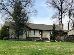 21 Kimberly Rd, Colonia, NJ 07067