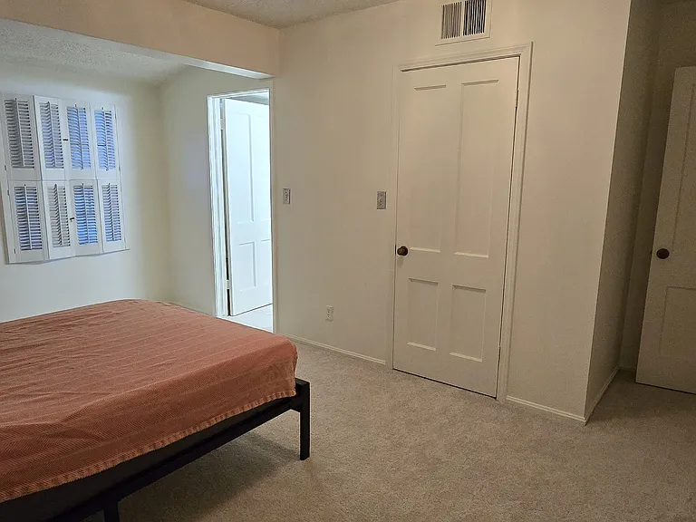 2820 E 6th St #217 — Photo 12