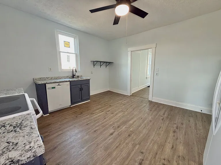 5912 Elmwood Ave — Photo 9