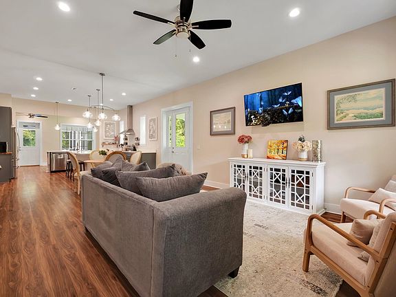 5th image of 3980 Louvinia Dr