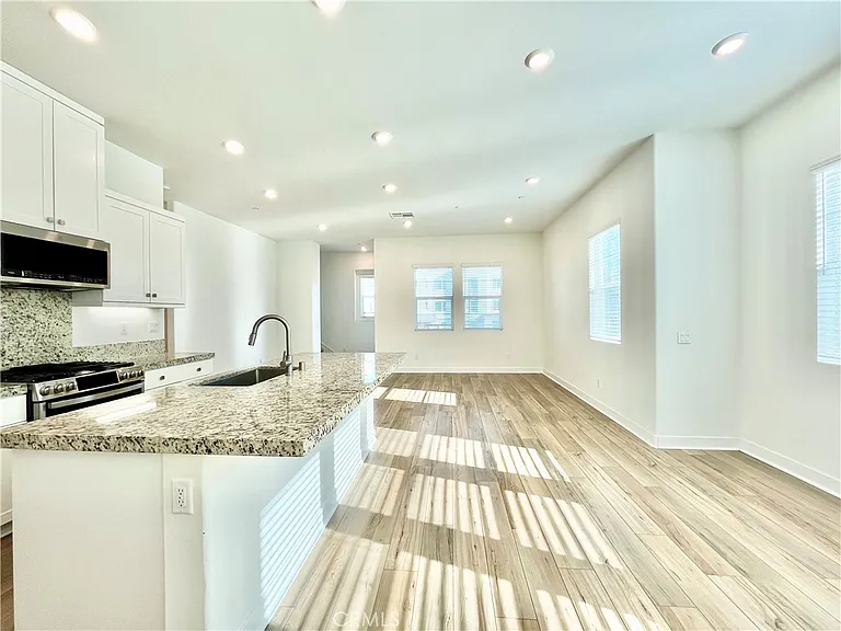 27054 Hummingbird Ln — Photo 8