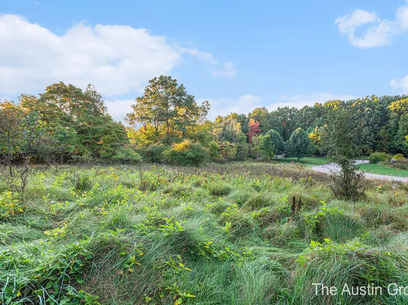 3632 Grand Bluffs Ct SW, Grand Rapids, MI 49534