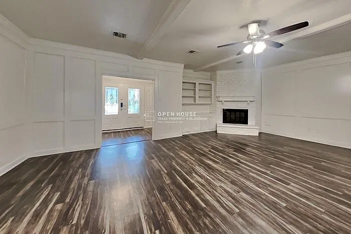 4 bed, 2.5 bath, 2429 sqft, $2,240 — Photo 3