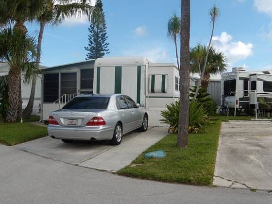 1st image of 1215 Nettles Blvd