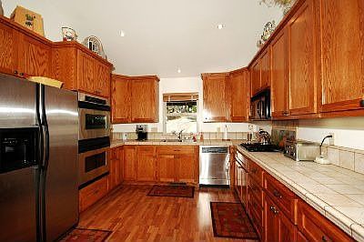 Large kitchen with lots of cabinets