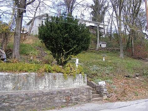3rd image of 626 Polsgrove St
