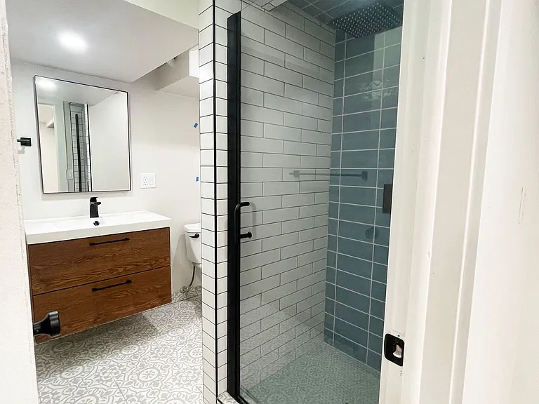 Secondary suite bathroom