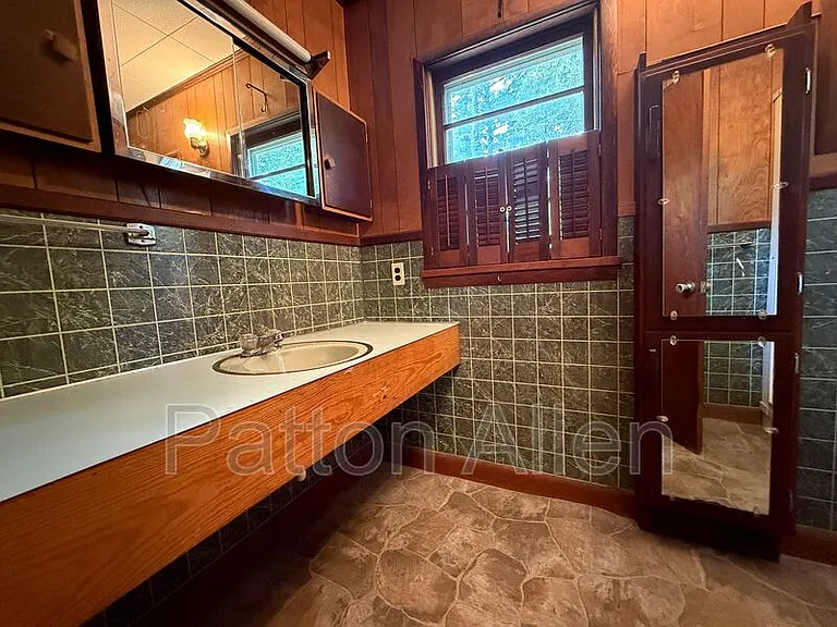 110 Locust Ct — Photo 11