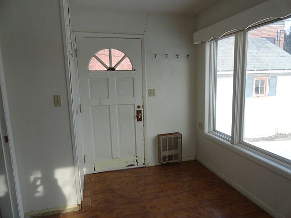 5th image of 1606 N Washington St