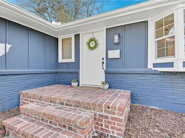 1215 E 108th Ter, Kansas City, MO 64131