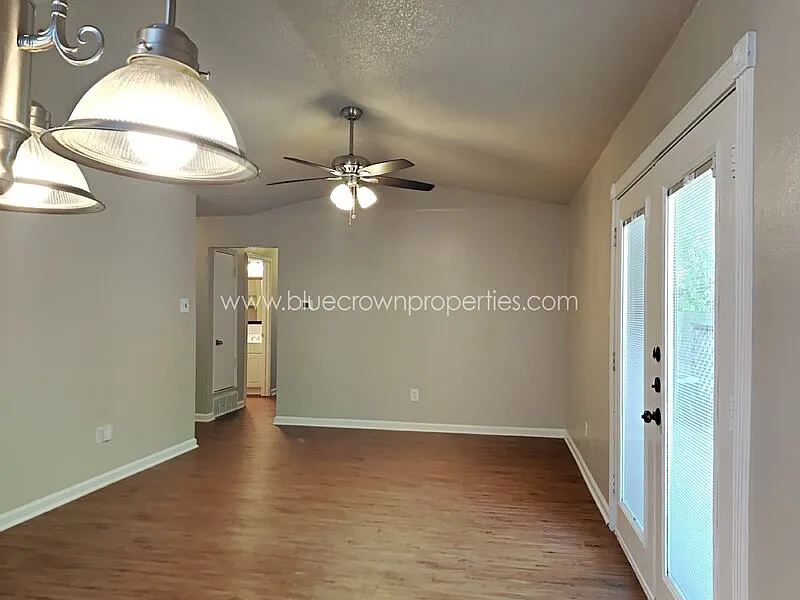 3 bed, 2.0 bath, 1151 sqft, $1,800 — Photo 3
