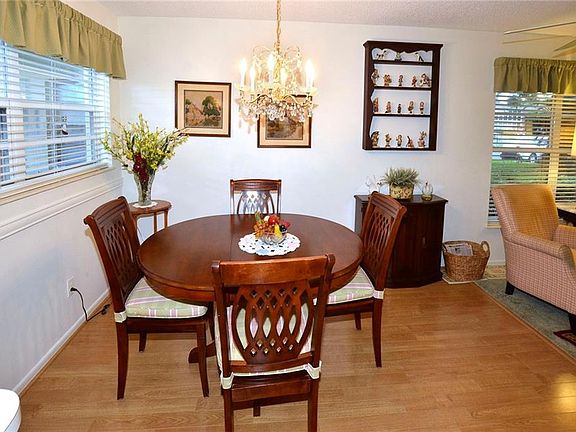 5th image of 14 Vista Gardens Trl